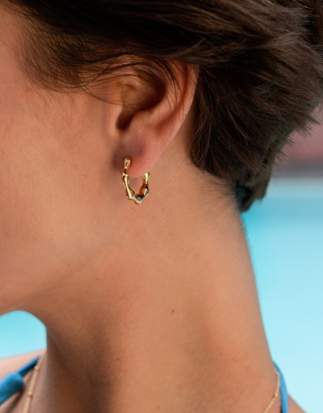 Dower & Hall - Women's Waterfall Hinged Huggie Hoops in Gold Vermeil