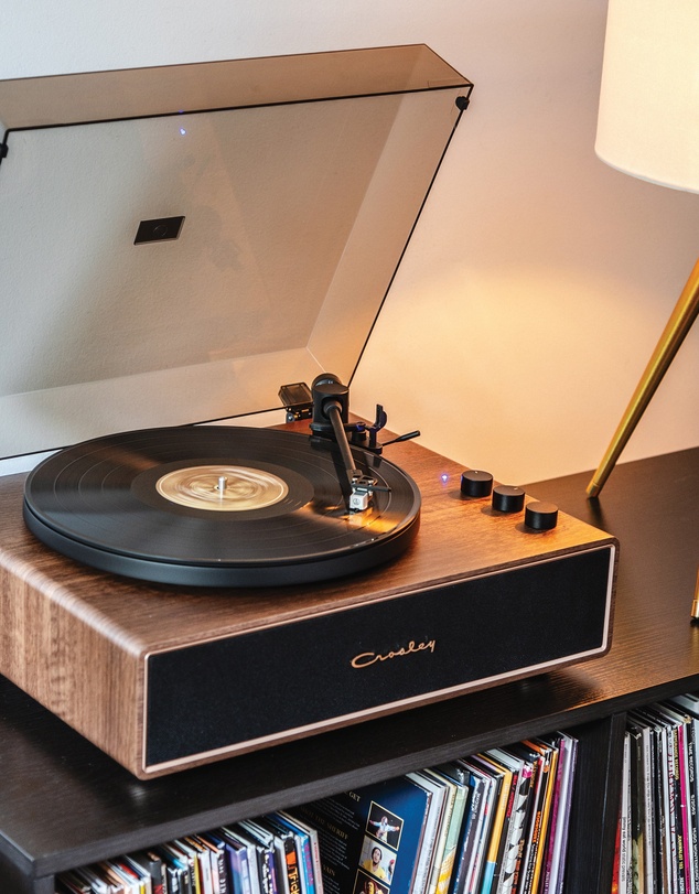 Crosley - Crosley Stave 2-Speed Bluetooth Record Player Turntable with Built-in Speakers, Walnut