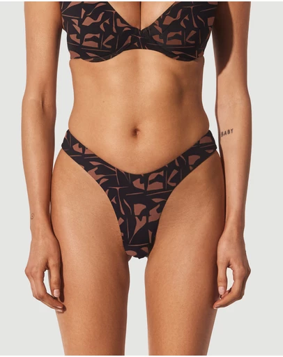 Form and Fold - The 90s Staple Bottom
