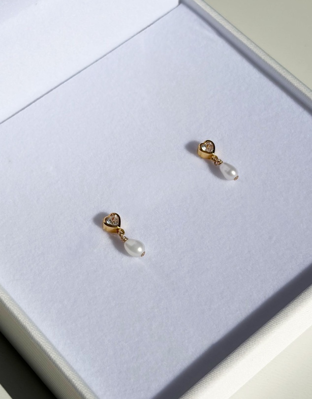 SAINT VALENTINE - True Love Pearl Studs - Gold