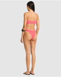 Bond-Eye Swimwear - Scene Brief