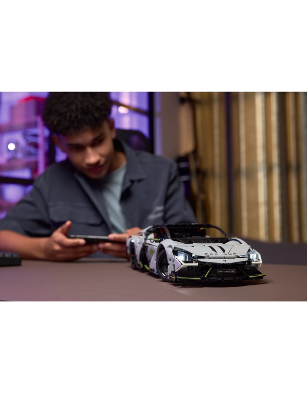 LEGO - 42214 Lamborghini Revuelto Super Sports Car
