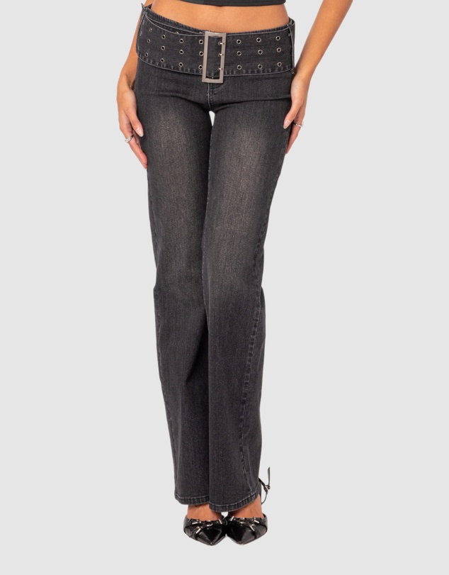 EDIKTED - Buckle Belt Washed Flared Jeans