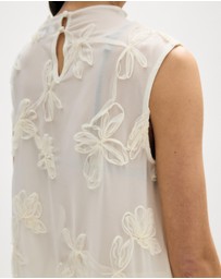 Minima Esenciales - Maelle Floral Applique Top