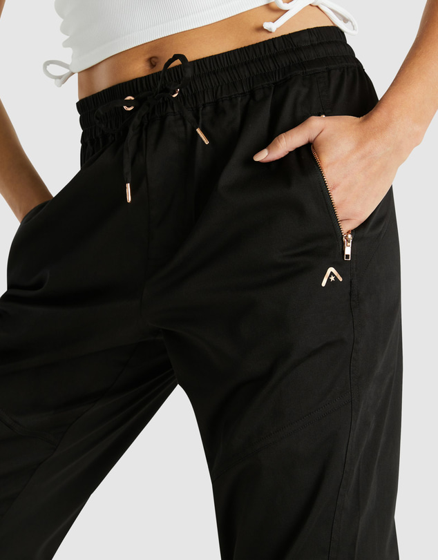 Rockwear - Woven 3/4 Jogger