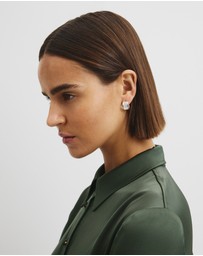 Country Road - Ivy Huggie Earring