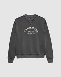 Tommy Jeans - Relaxed Garment Dyed Applique Crew