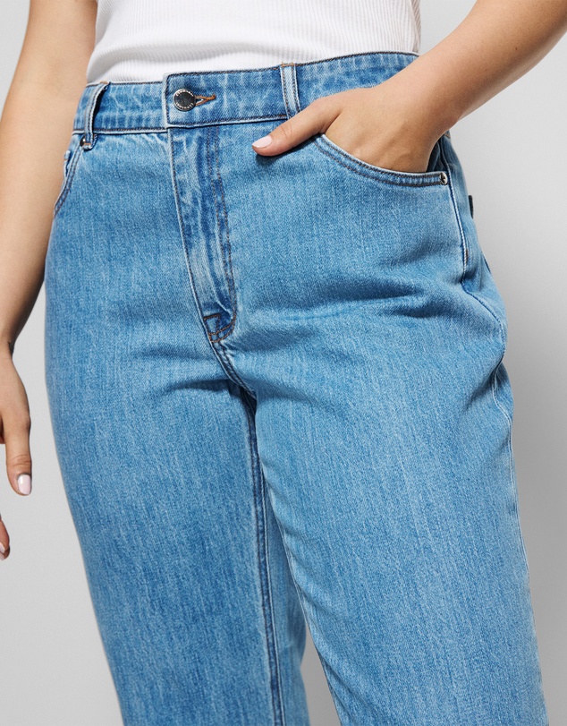 Commonry - The High Rise Crop Girlfriend Jean