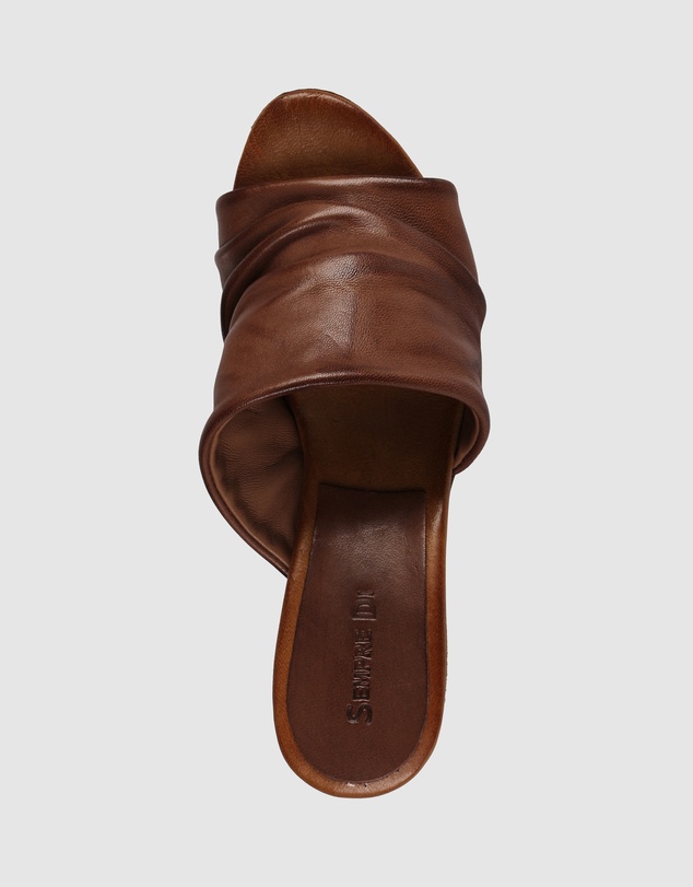 Sempre Di - Larisia Mules