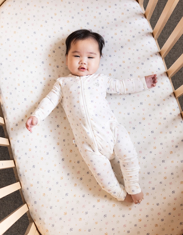 Grow Kindly - Light Zippee Baby Romper in Rainbow Dreaming (0.2 TOG)