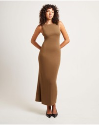 Alice In The Eve - Dahlia Curve Cut Out Maxi Dress