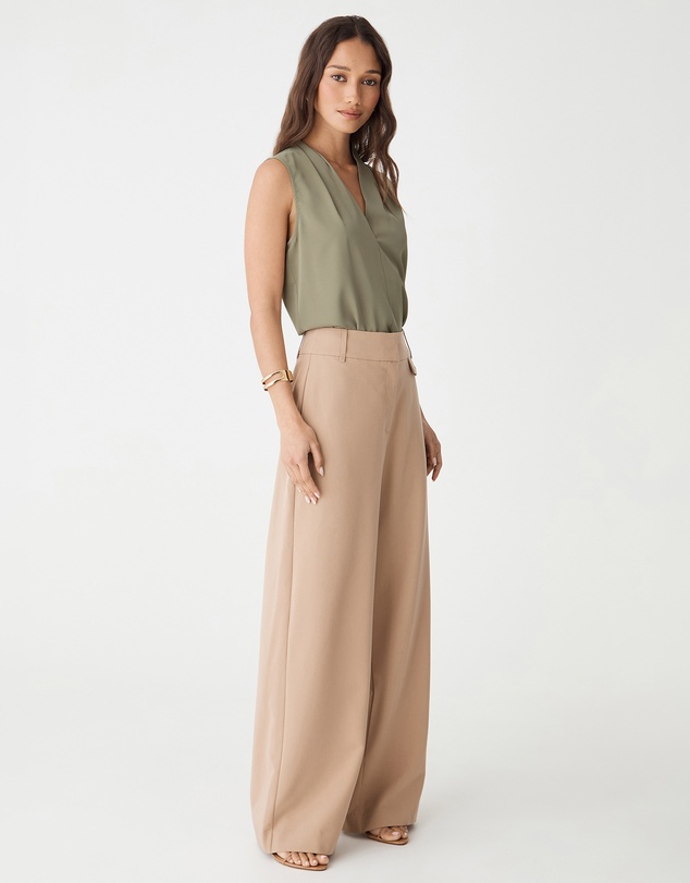 Forcast - Alivia 2 V-Neck Top