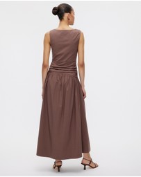 Minima Esenciales - Lyris Drop Waist Maxi Dress