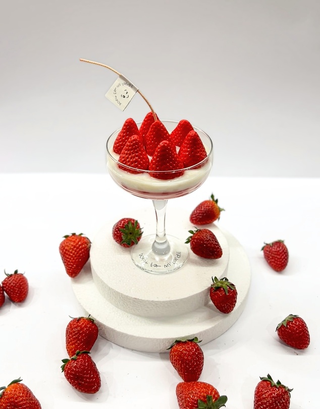 Don't Eat My Candle - Strawberry Martini Cocktail Candle - Double Pour (220g)