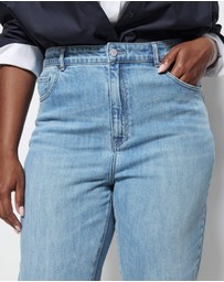 Commonry - The High Rise Crop Girlfriend Jean