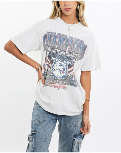 Vintage by The Real Deal - Pre Loved - Vintage NCAA University of Connecticut Huskies Tee