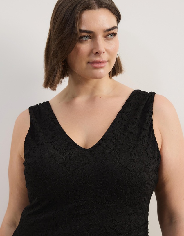 Atmos&Here Curvy - Nessi V-Neck Lace Midi Dress