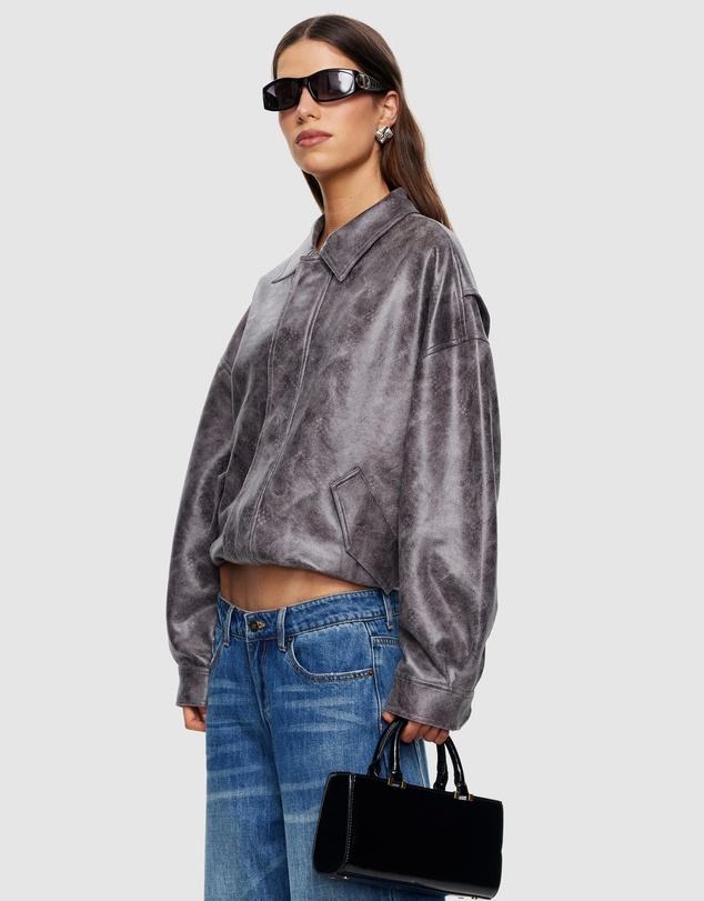 Lioness - Kenny Bomber