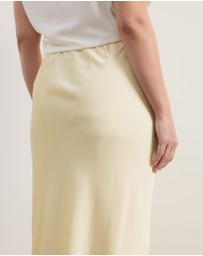 Atmos&Here Curvy - Leoni Asymmetric Lace Satin Skirt