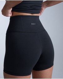 2XU - Fluid Hi-Rise 5 Inch Shorts