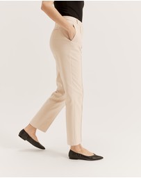 Review - Arianna Pant
