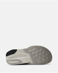 New Balance - FuelCell Rebel v5 (Wide Fit) - Men's