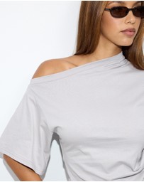 Dazie - Hazel Ruched Jersey Short Sleeve Top