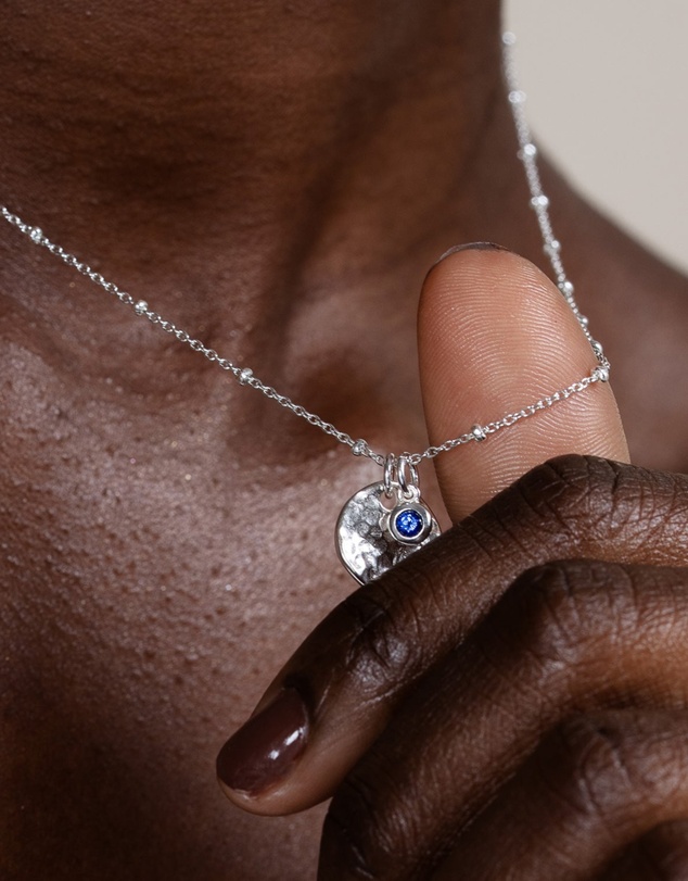 Dower & Hall - Women's Hammered Disc & Blue Sapphire Array Necklace in Gold Vermeil