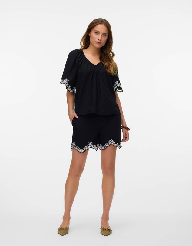 Vero Moda - Diana Embroidered Shorts