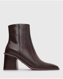 Betts - Danger Leather Pointed Ankle Boots