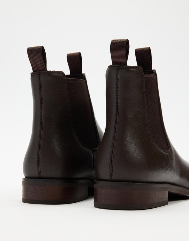 AERE - Leather Chelsea Boots - Men's