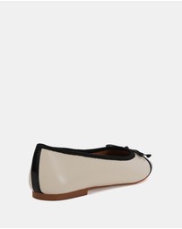Miss Sofie - Landon Flats