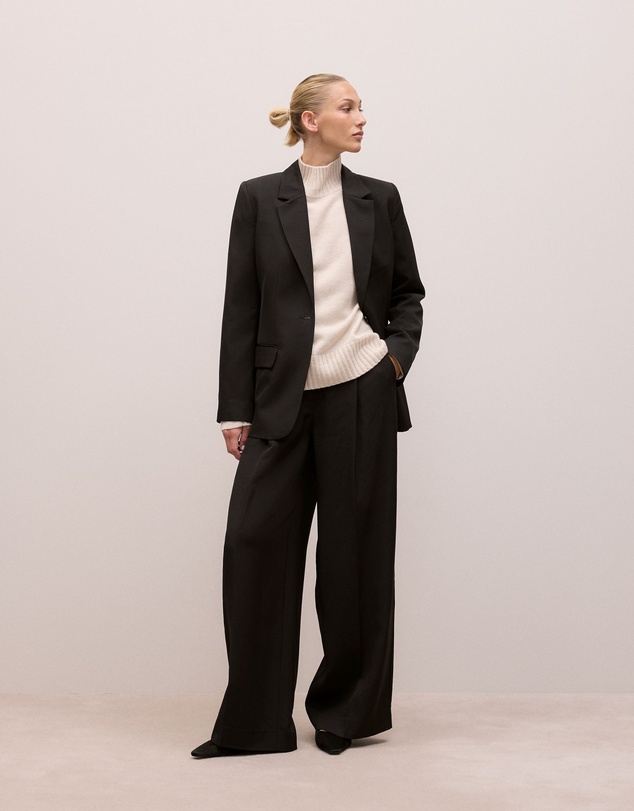 Trenery - Soft Classic Blazer in Black