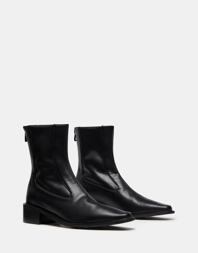 Therapy - Barn Boots