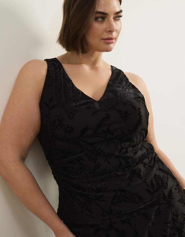 Atmos&Here Curvy - Everlise Burnout V-Neck Top