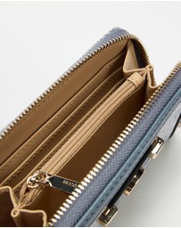 GUESS - Lindsey SLG Medium Zip Around Wallet