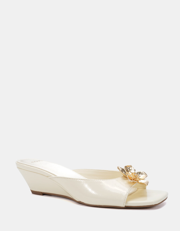 Novo - Willodean-With Trim Wedges