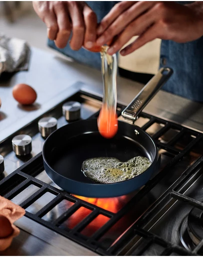 Joseph Joseph - Space Non-stick Frying Pan with Folding Handle - 24cm