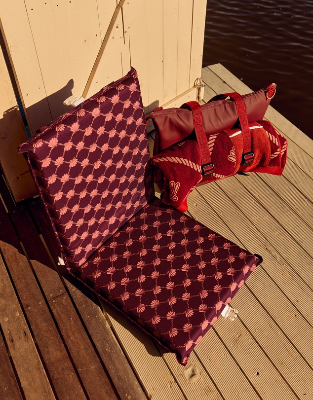 The Somewhere Co - Keepsakes Beach Recliner