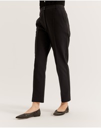 Review - Arianna Pant