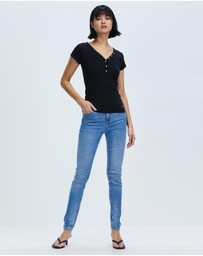 GUESS - 1981 High Rise Skinny Jeans