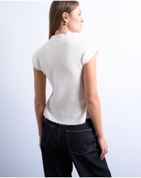 TOPSHOP - Knitted Ruffle Button Top