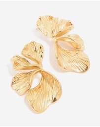 Lovisa - Waterproof Gold Plated Stainless Steel Ribbed Petal Stud Earrings
