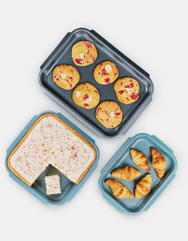 Joseph Joseph - Nest™ Bake 3-Piece Non-Stick Baking Tray Set with Easy-Pull Handles