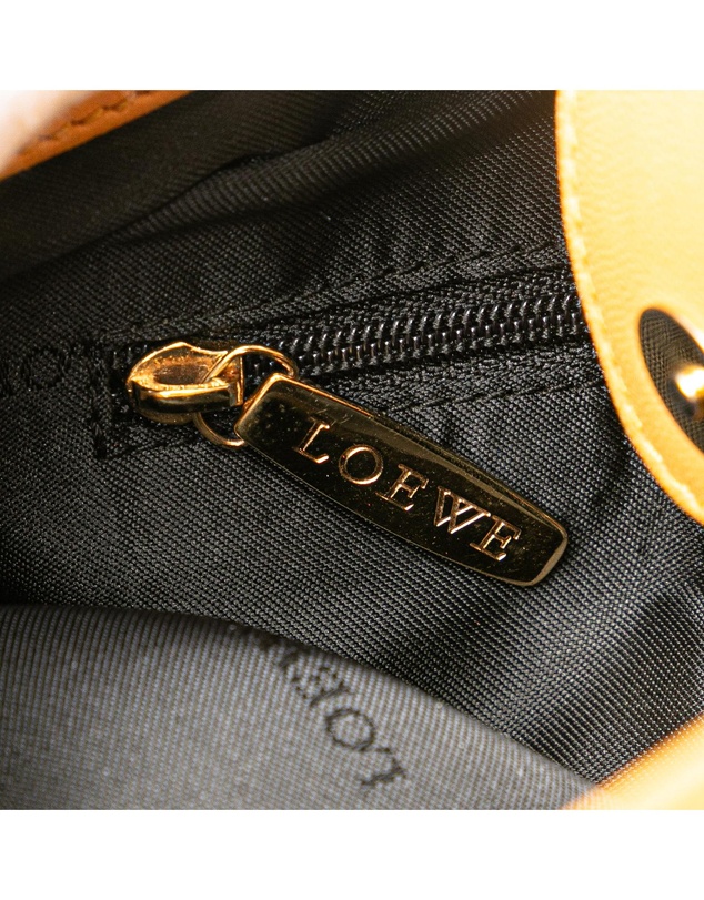 Pre-Loved by Azura Reborn - Pre-Loved loewe Elegant Leather Shoulder Bag for Everyday Use and Stylish Look