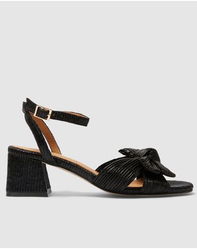 BLACK PLEAT