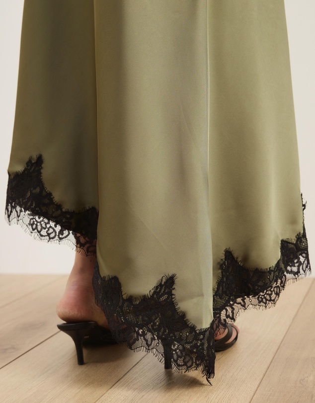 Atmos&Here Curvy - Leoni Asymmetric Lace Satin Skirt