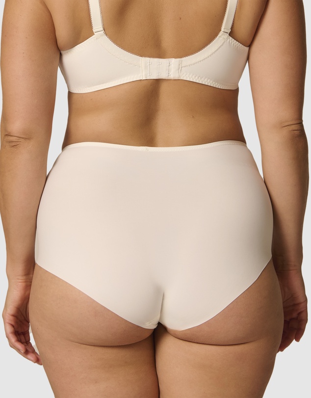 Simone Perele - Subtile Control Full Brief