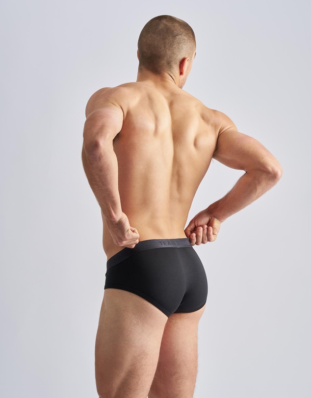 TEAMM8 - Reign Brief