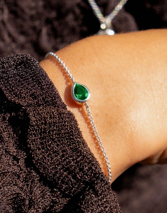 Dower & Hall - Women's Green Garnet Pear Chain Bracelet In Sterling Silver
